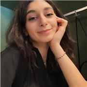 Laureata in Scienze politiche, relazioni internazionali e studi europei, studente in Politiche europee ed internazionali